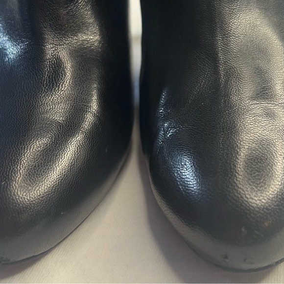 Adrienne Vittadini Black Leather Ankle Boots, Side Zipper Preowned Size 7.5 - Picture 3 of 7